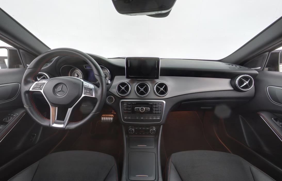 MERCEDES-BENZ GLA 2015