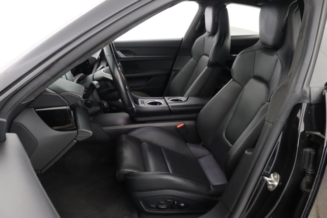 PORSCHE Taycan 2020