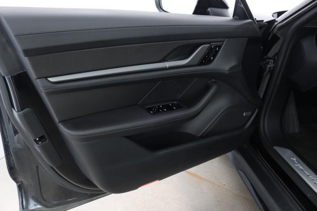 PORSCHE Taycan 2020