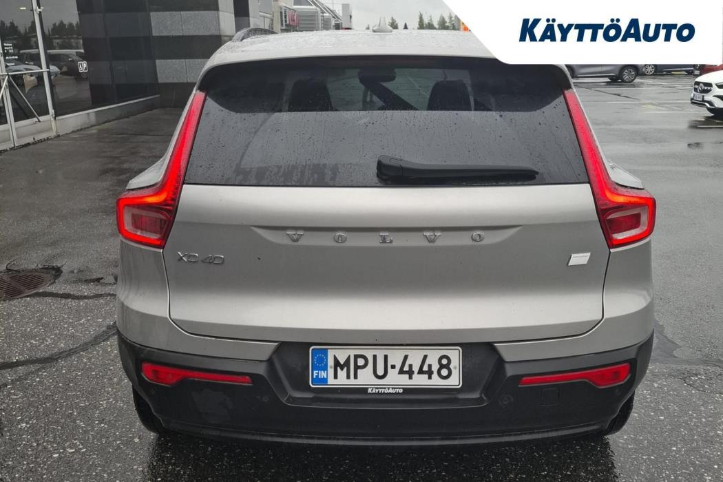 VOLVO XC40 2024