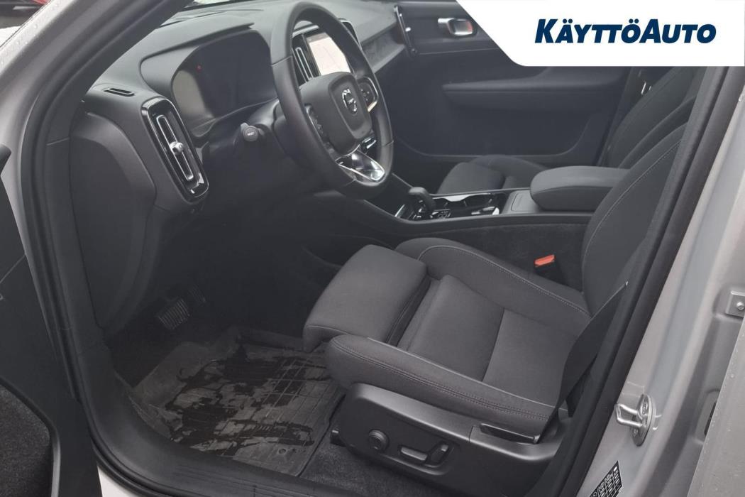 VOLVO XC40 2024