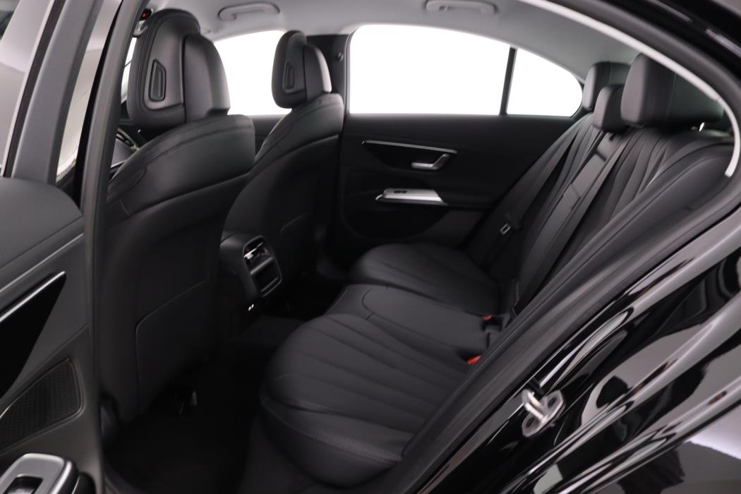 MERCEDES-BENZ E 2026