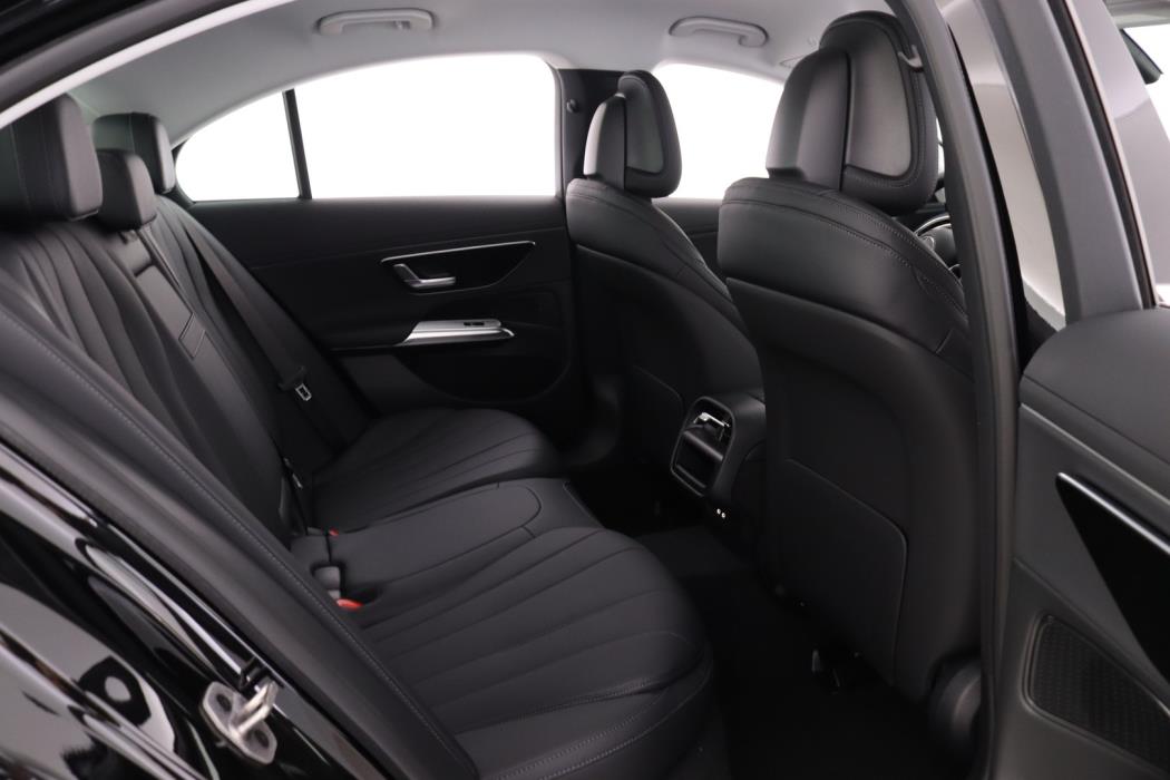 MERCEDES-BENZ E 2026