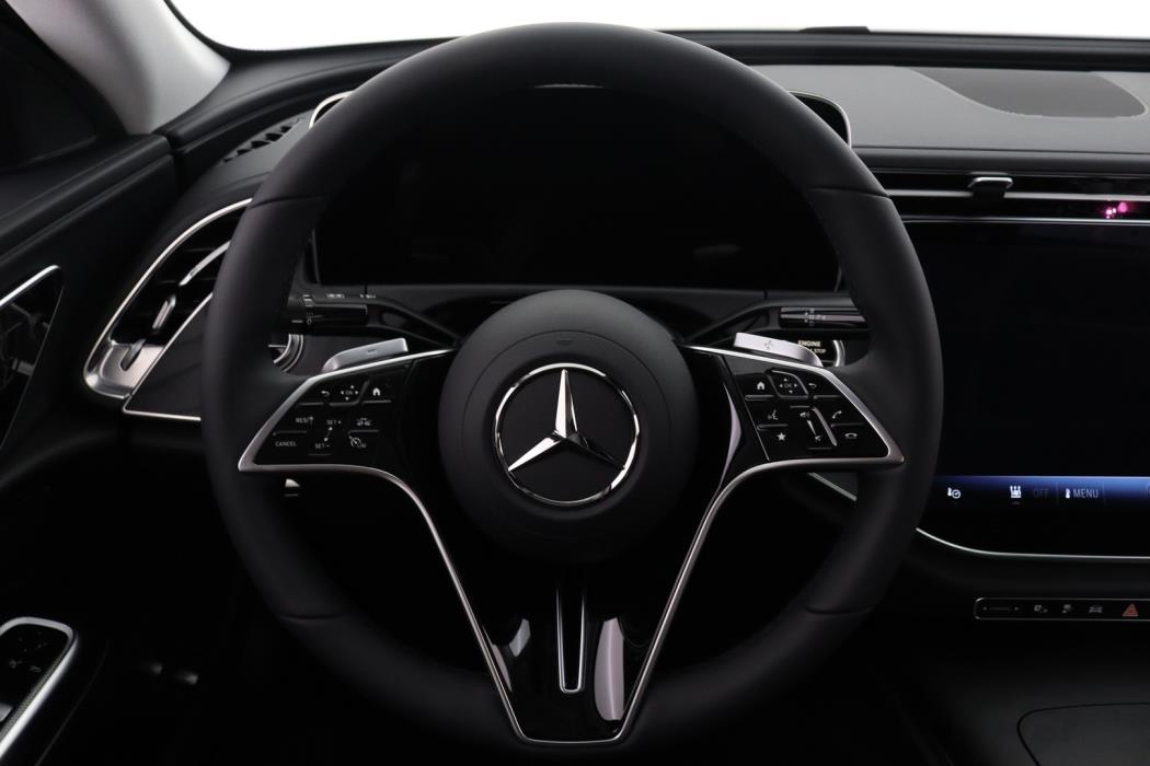 MERCEDES-BENZ E 2026