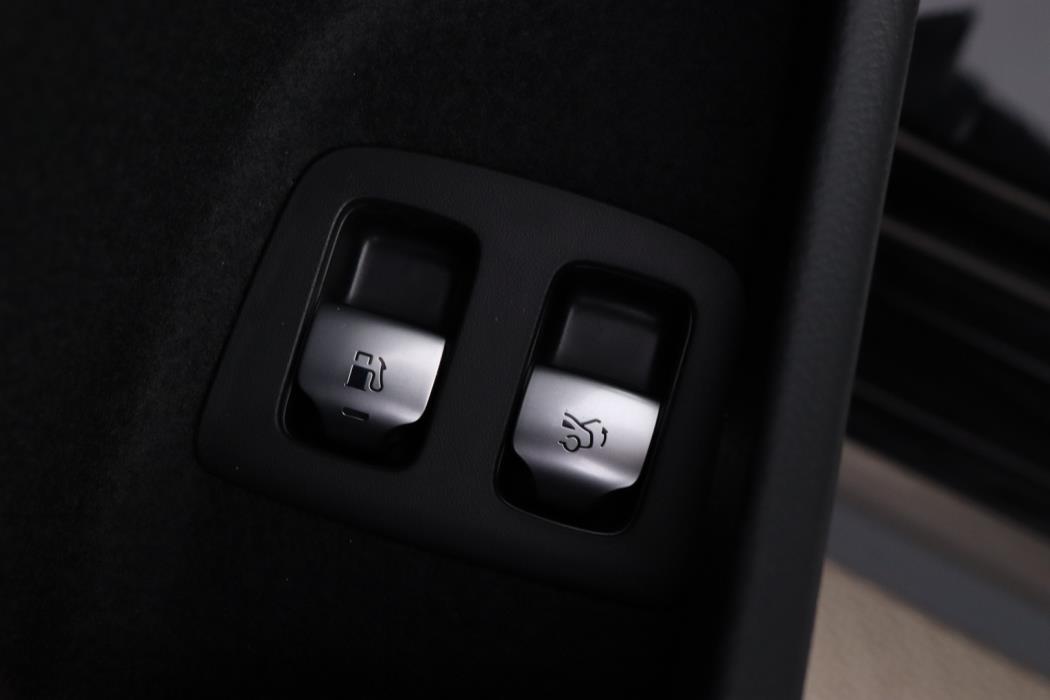 MERCEDES-BENZ E 2026