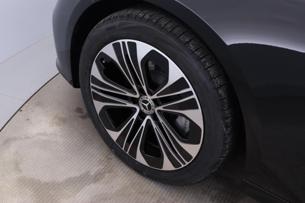 MERCEDES-BENZ E 2026