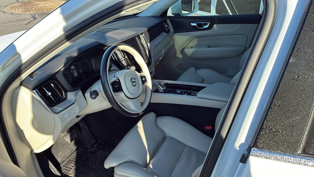 VOLVO XC60 2019