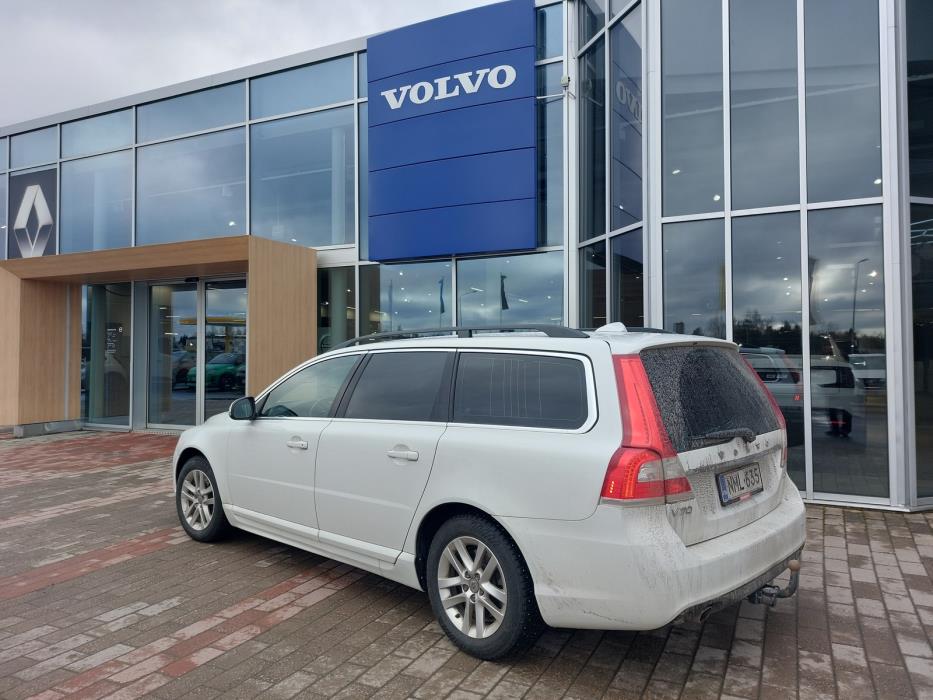 VOLVO V70 2016