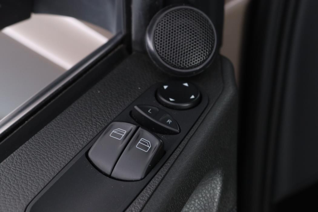MERCEDES-BENZ Vito 2012