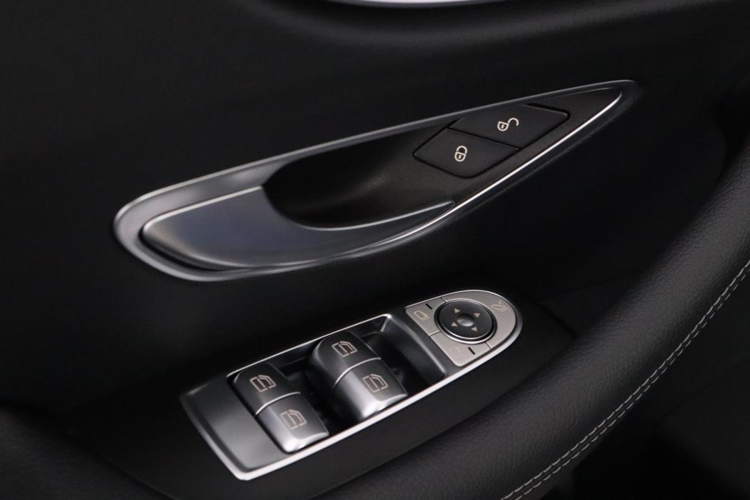 MERCEDES-BENZ E 2022