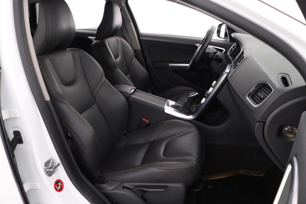 VOLVO V60 Cross Country 2015