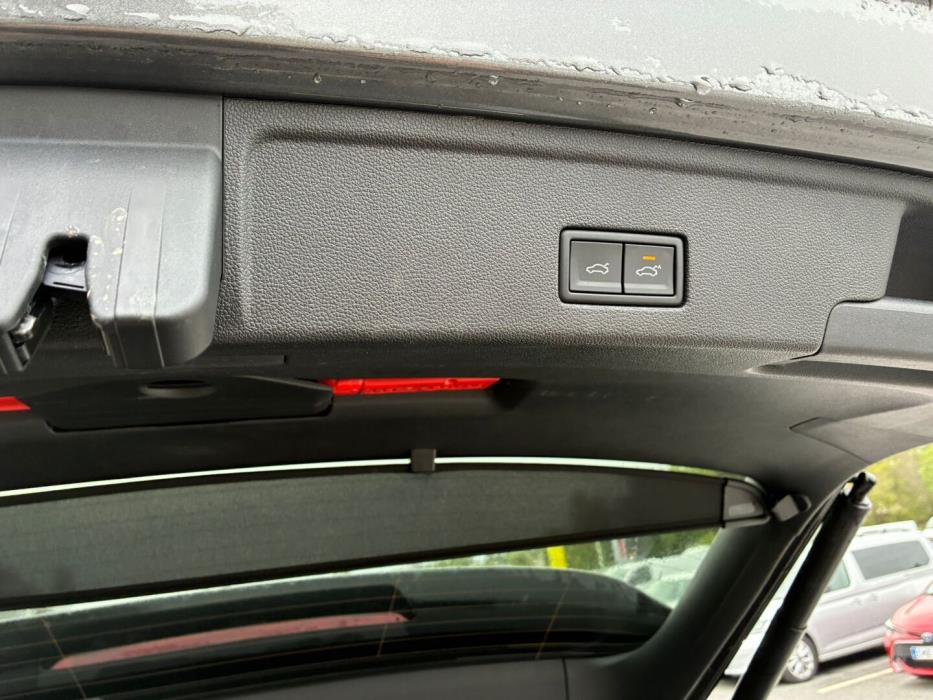 VOLKSWAGEN Touareg 2024