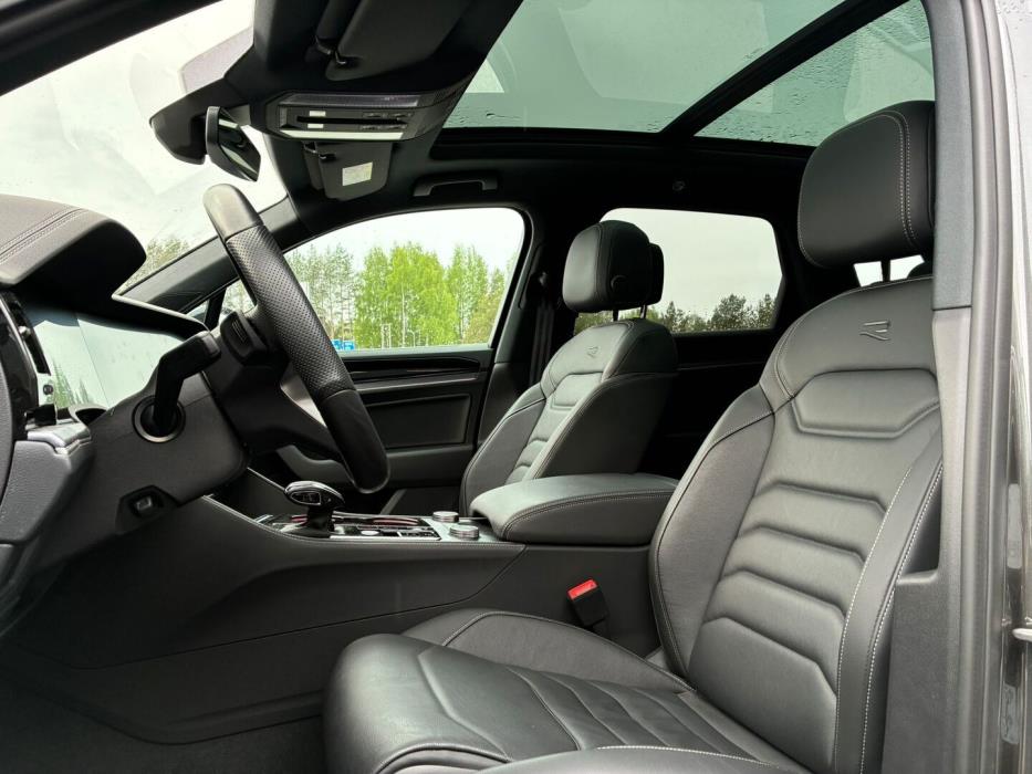 VOLKSWAGEN Touareg 2024