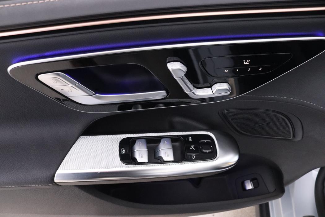 MERCEDES-BENZ EQE 2024