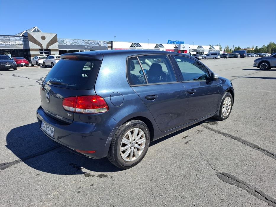 VOLKSWAGEN Golf 2012