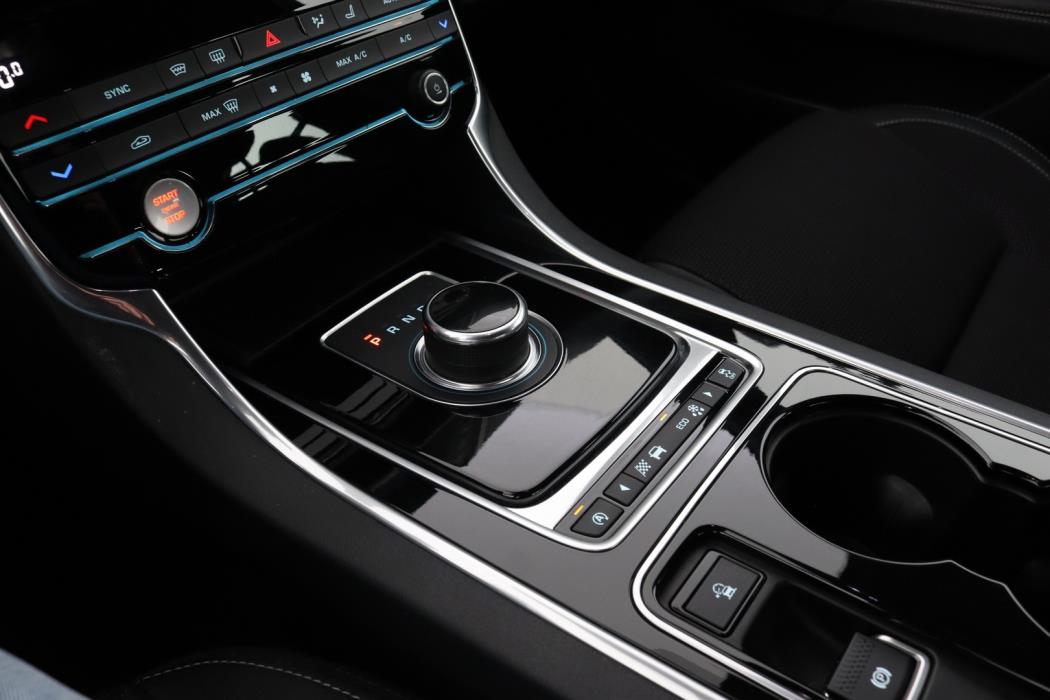 JAGUAR XE 2016