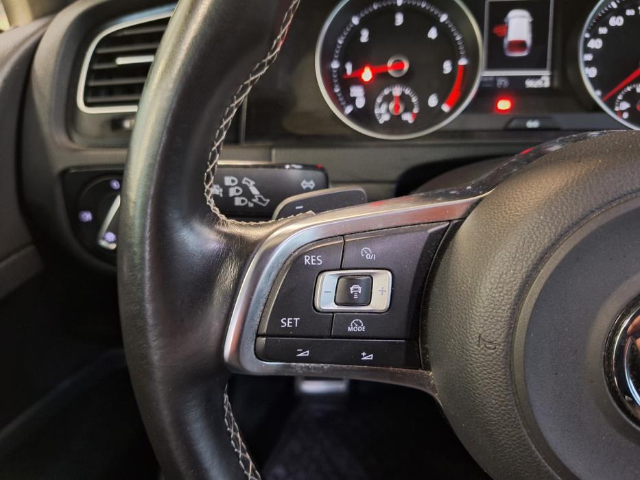 VOLKSWAGEN Golf 2015