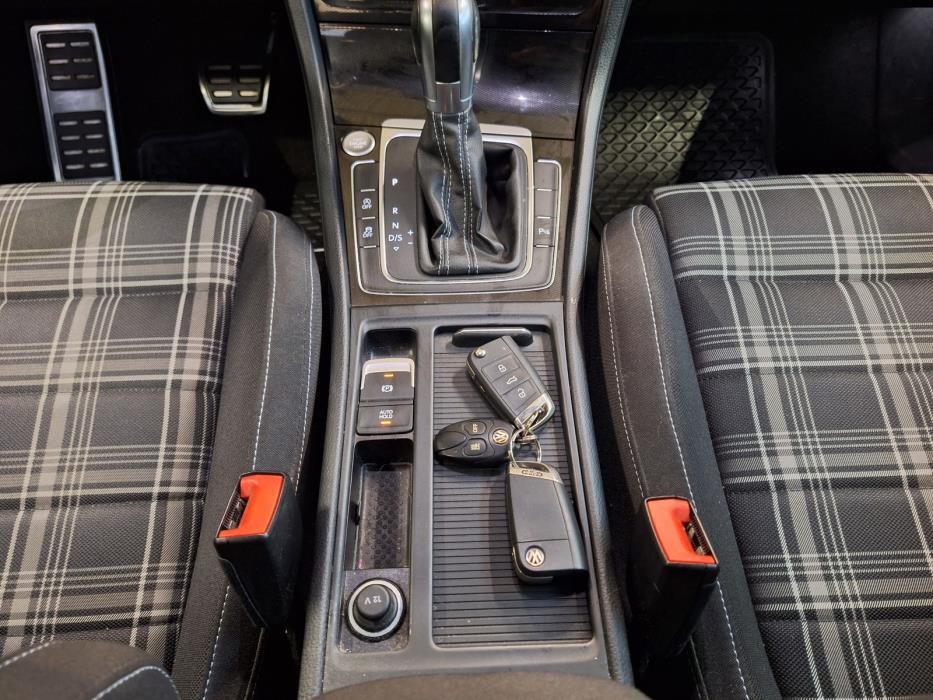 VOLKSWAGEN Golf 2015