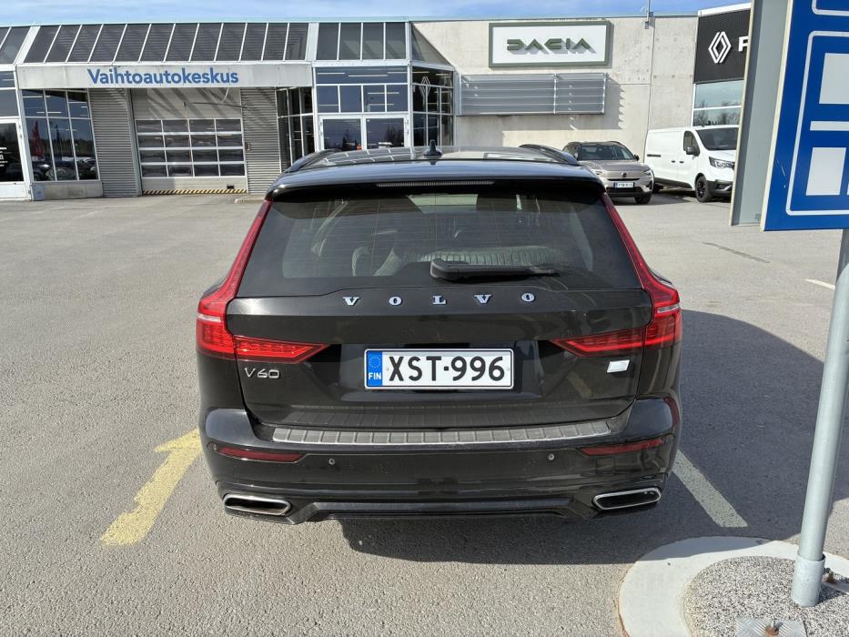 VOLVO V60 2021
