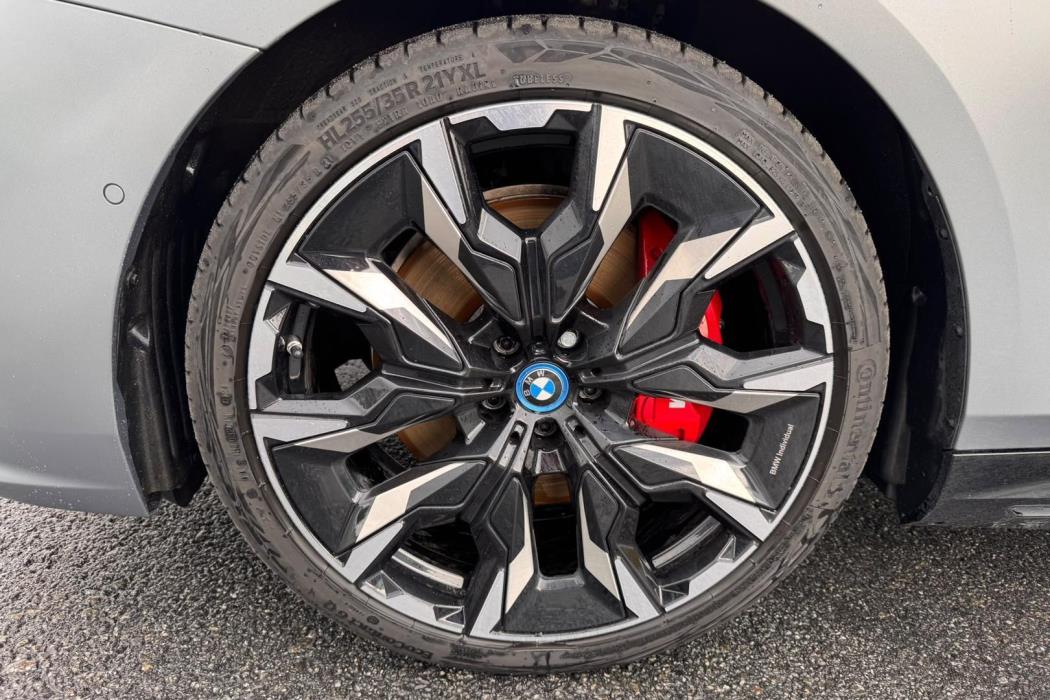 BMW i5 2024