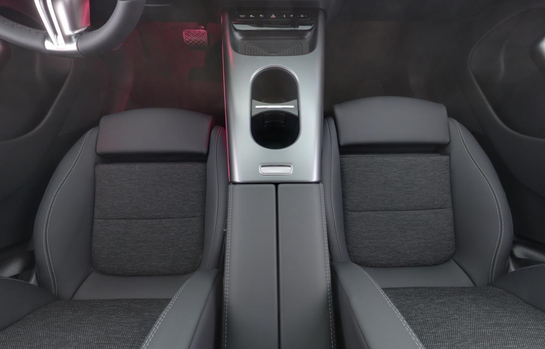 MERCEDES-BENZ GLB 2026