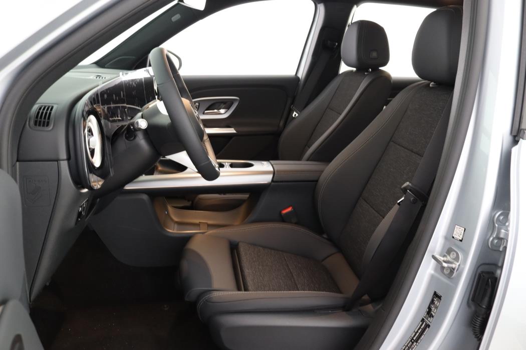 MERCEDES-BENZ GLB 2026