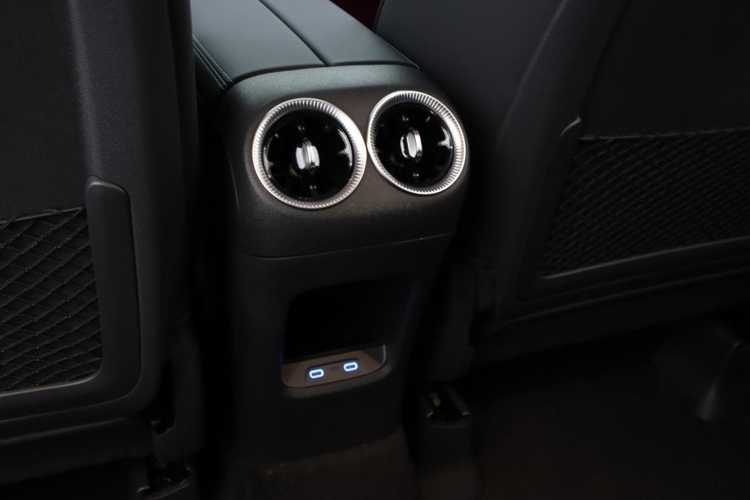 MERCEDES-BENZ GLB 2026