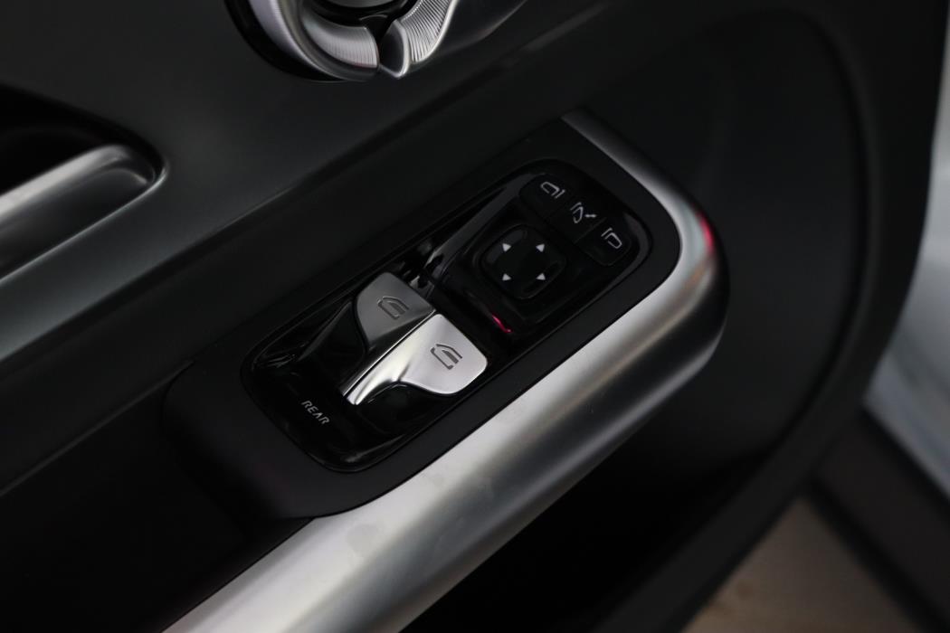 MERCEDES-BENZ GLB 2026