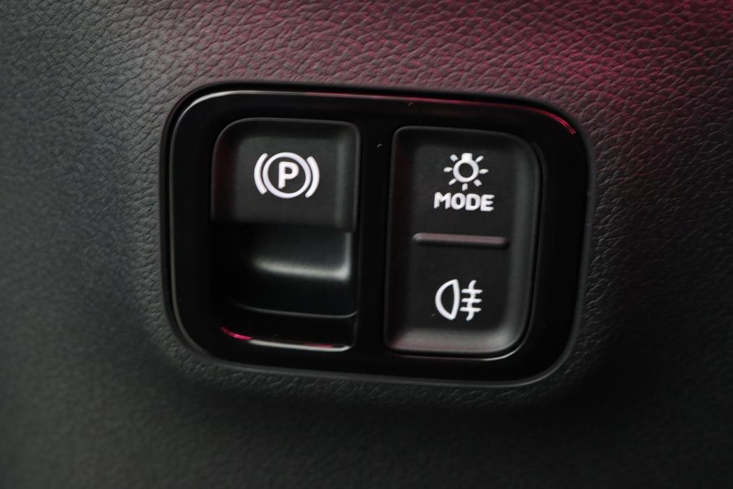 MERCEDES-BENZ GLB 2026