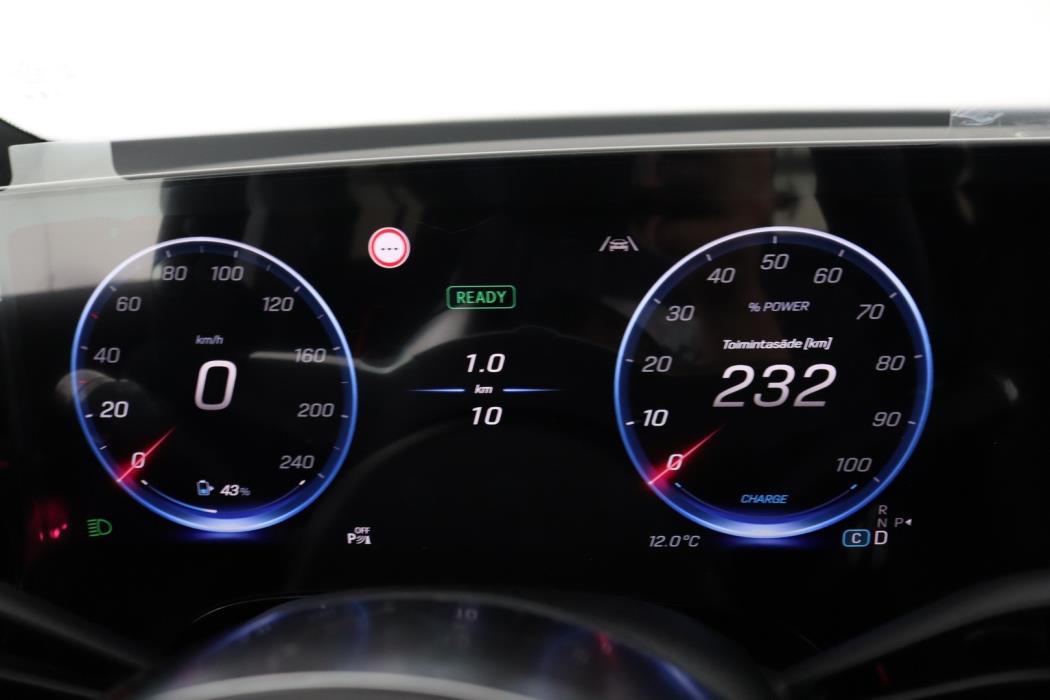 MERCEDES-BENZ GLB 2026