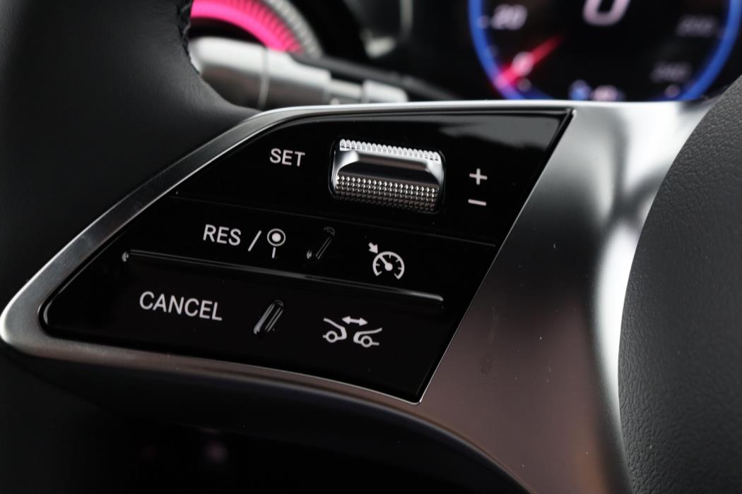 MERCEDES-BENZ GLB 2026