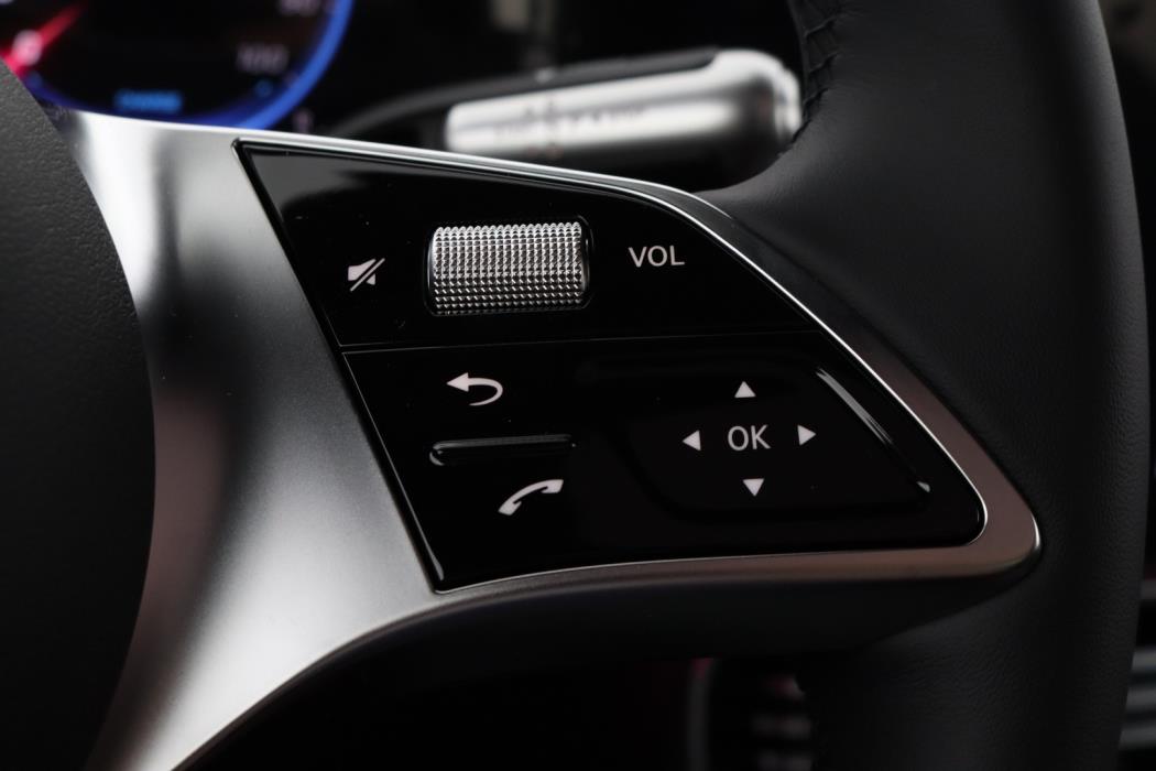 MERCEDES-BENZ GLB 2026