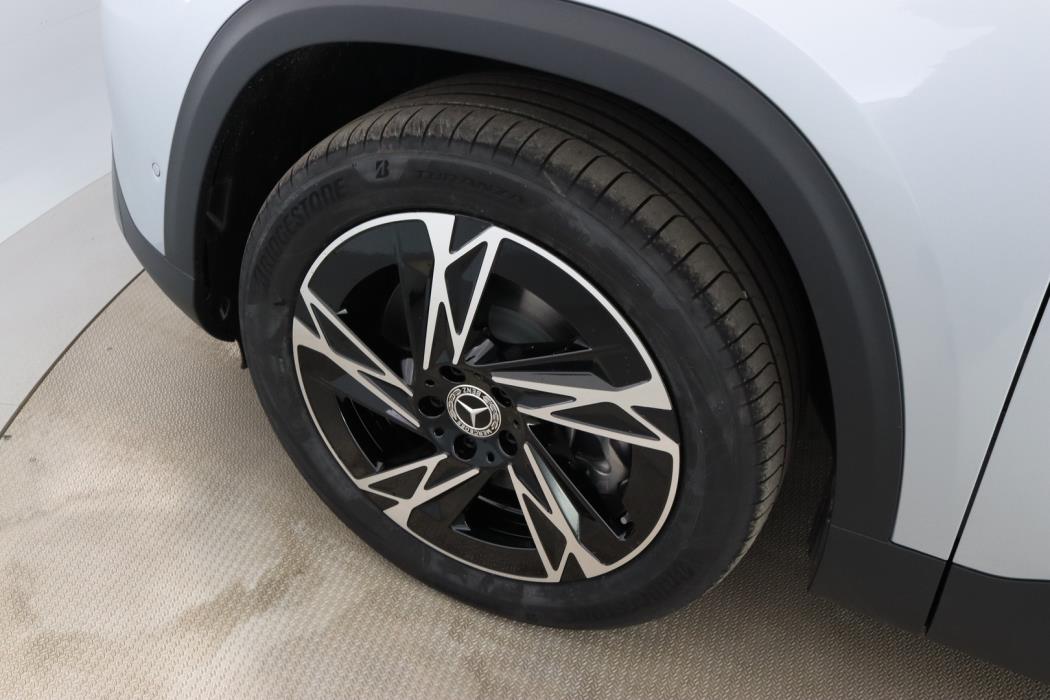 MERCEDES-BENZ GLB 2026