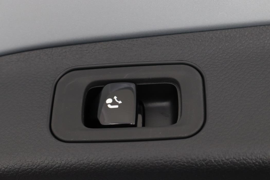 MERCEDES-BENZ GLB 2026