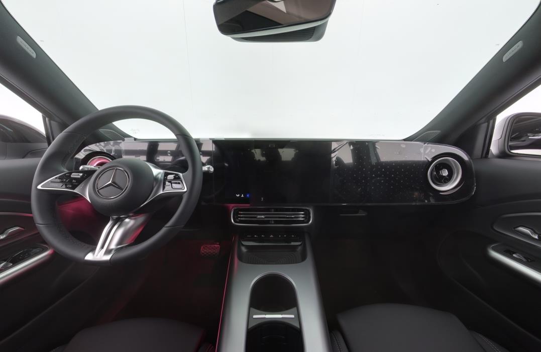 MERCEDES-BENZ GLB 2026