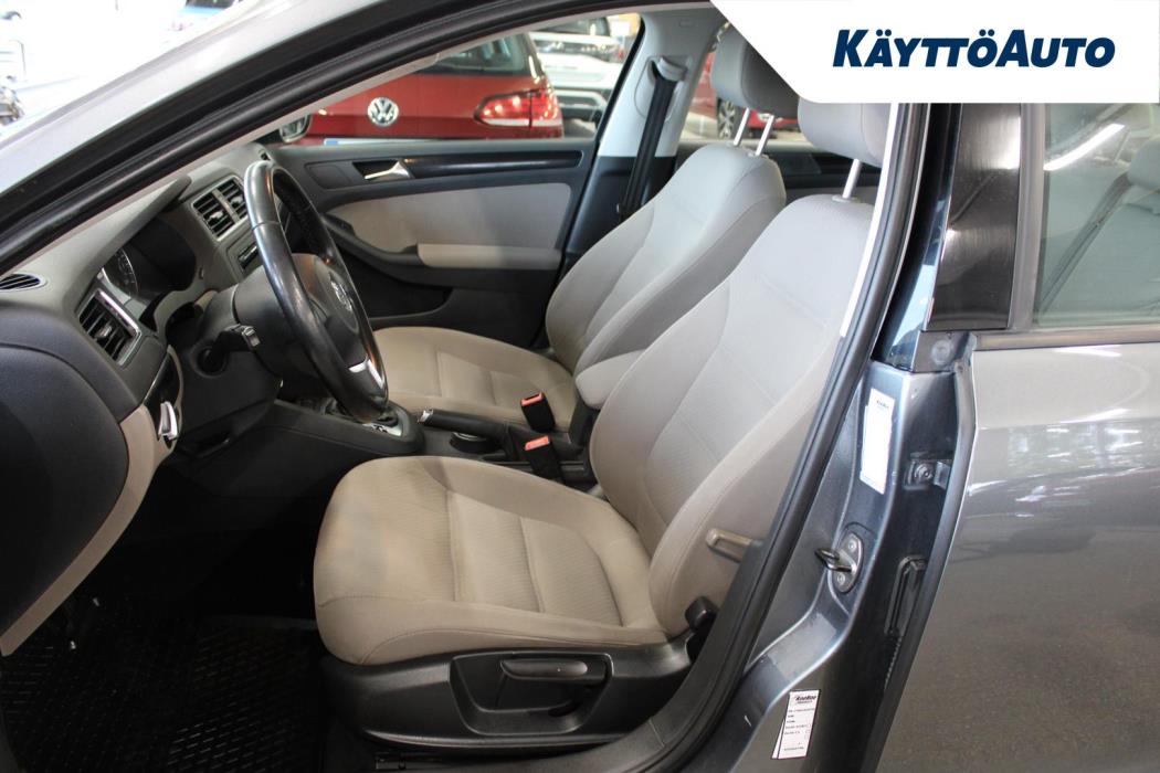 VOLKSWAGEN Jetta 2011