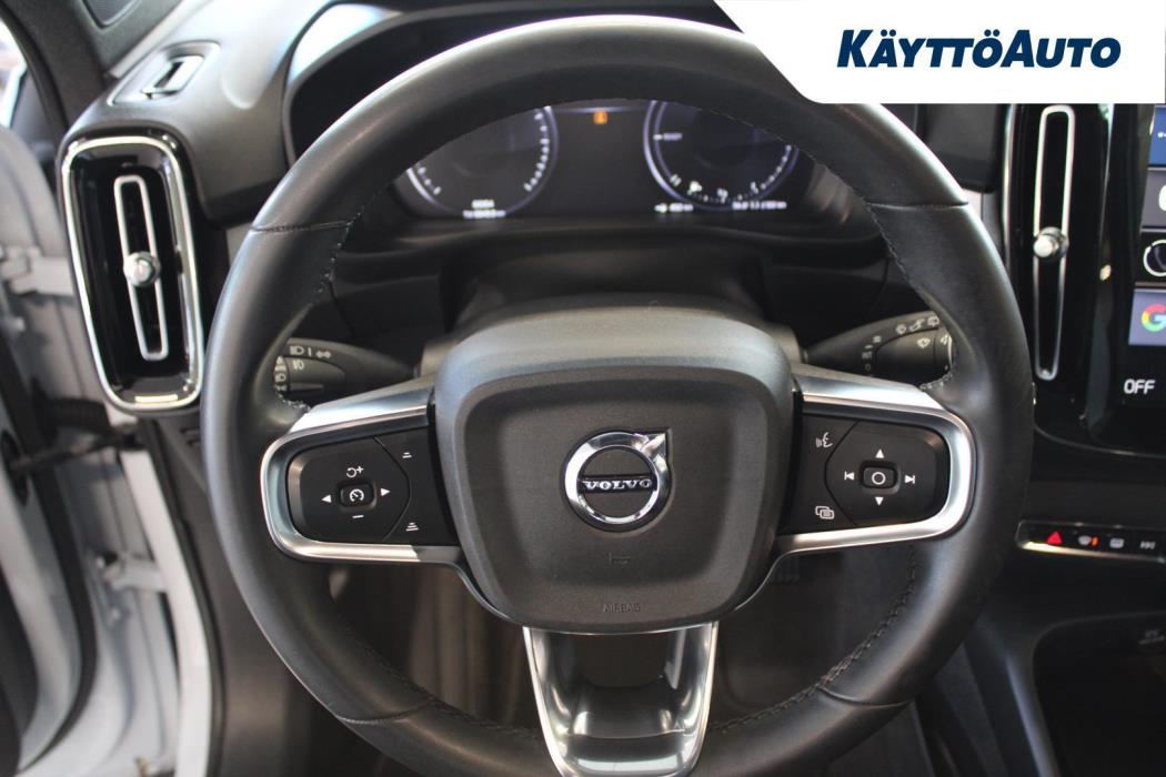 VOLVO XC40 2023