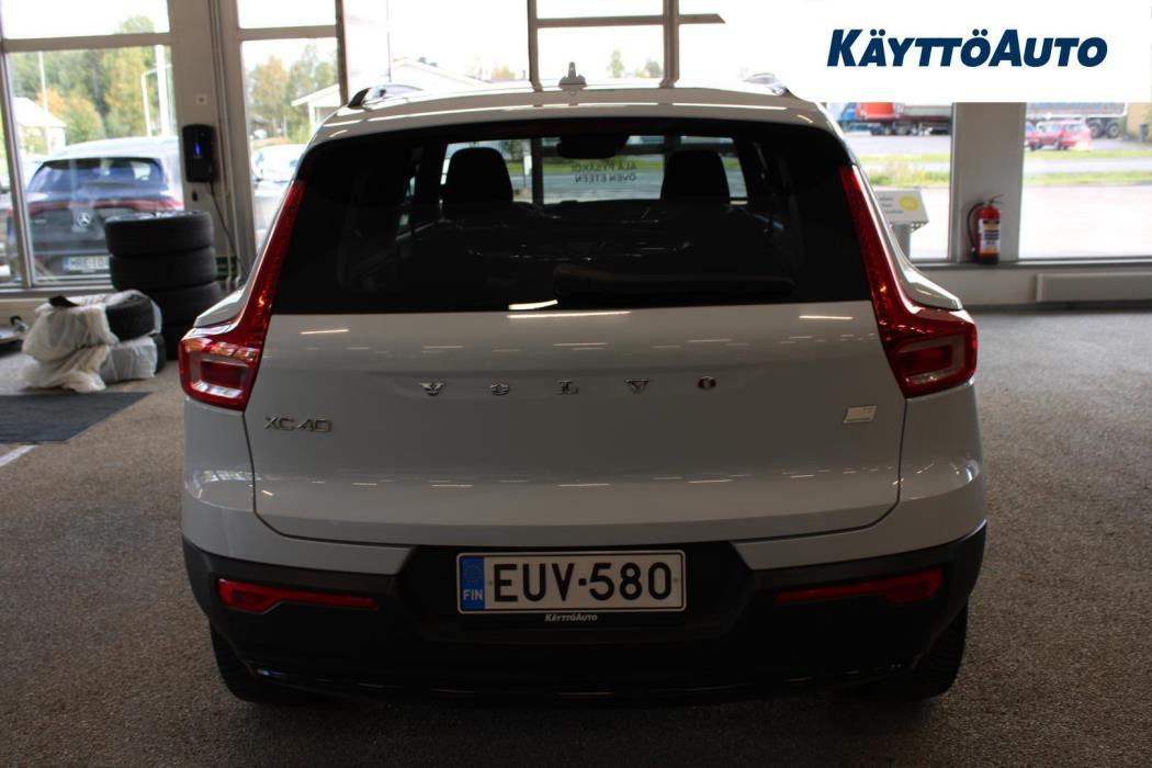 VOLVO XC40 2023