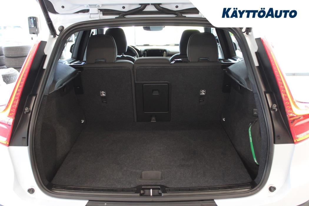 VOLVO XC40 2023