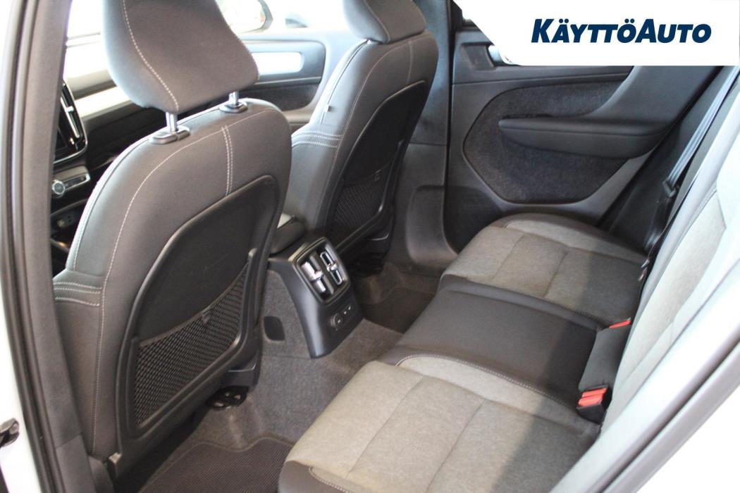 VOLVO XC40 2023