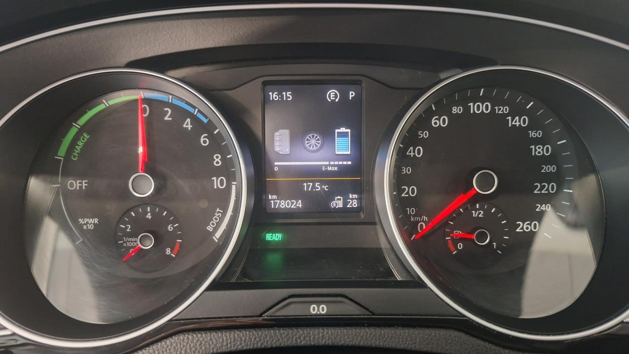 VOLKSWAGEN Passat 2016