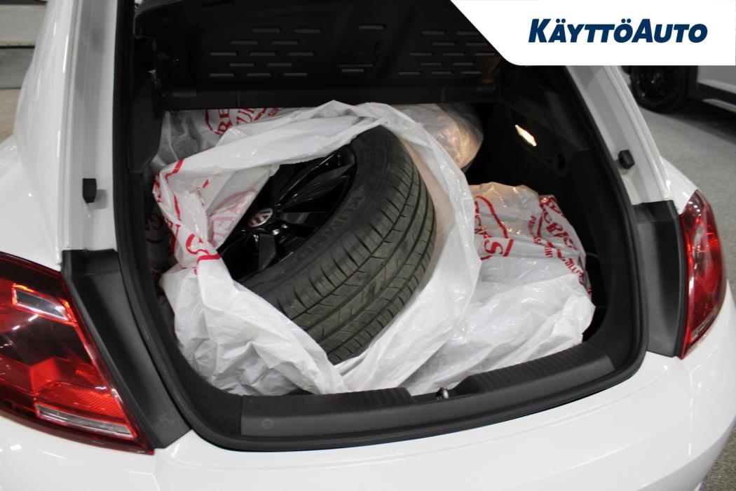 VOLKSWAGEN Beetle 2017