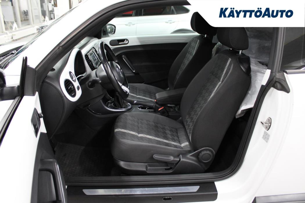 VOLKSWAGEN Beetle 2017