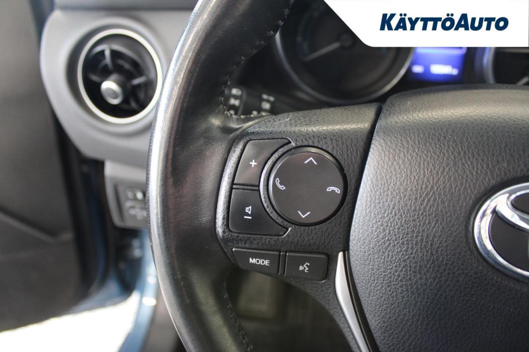 TOYOTA Auris 2015