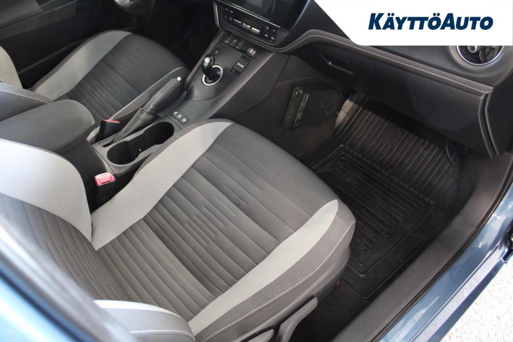 TOYOTA Auris 2015