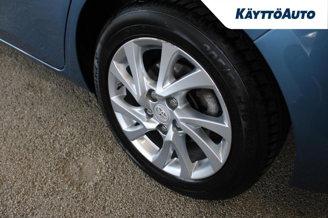 TOYOTA Auris 2015