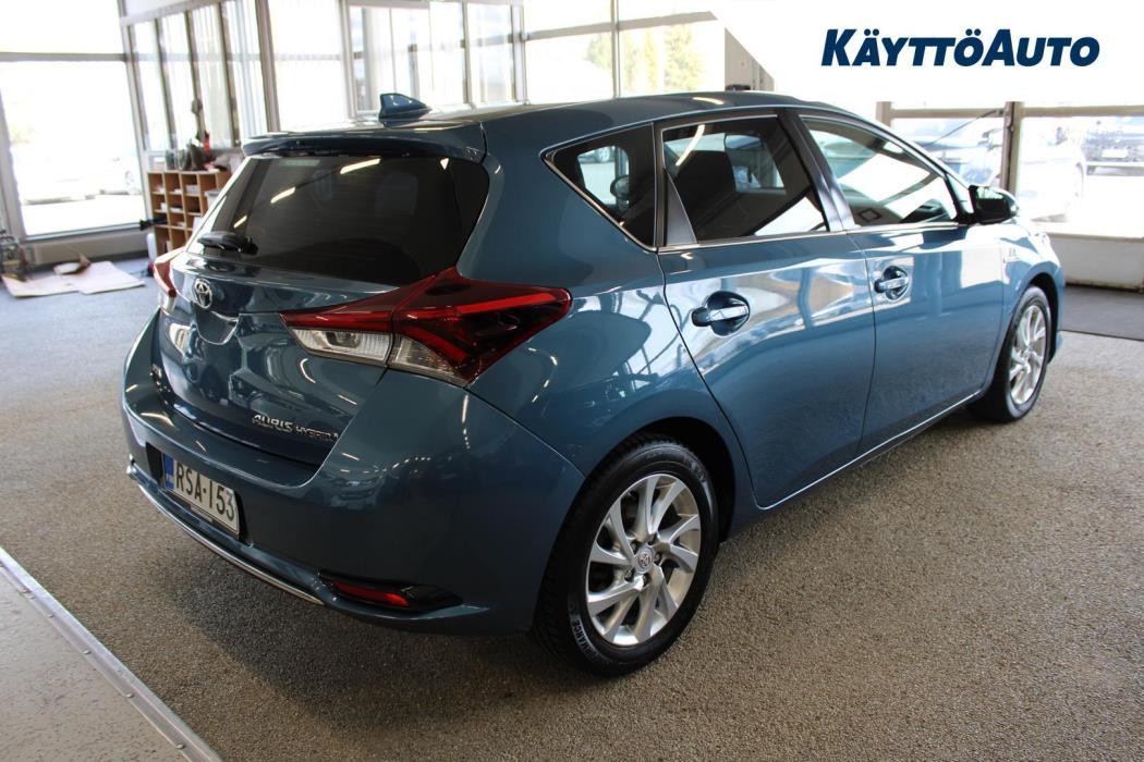 TOYOTA Auris 2015