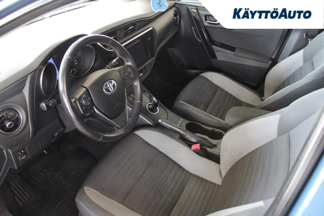 TOYOTA Auris 2015