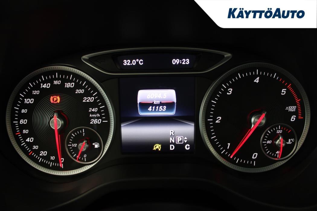 MERCEDES-BENZ A 2015