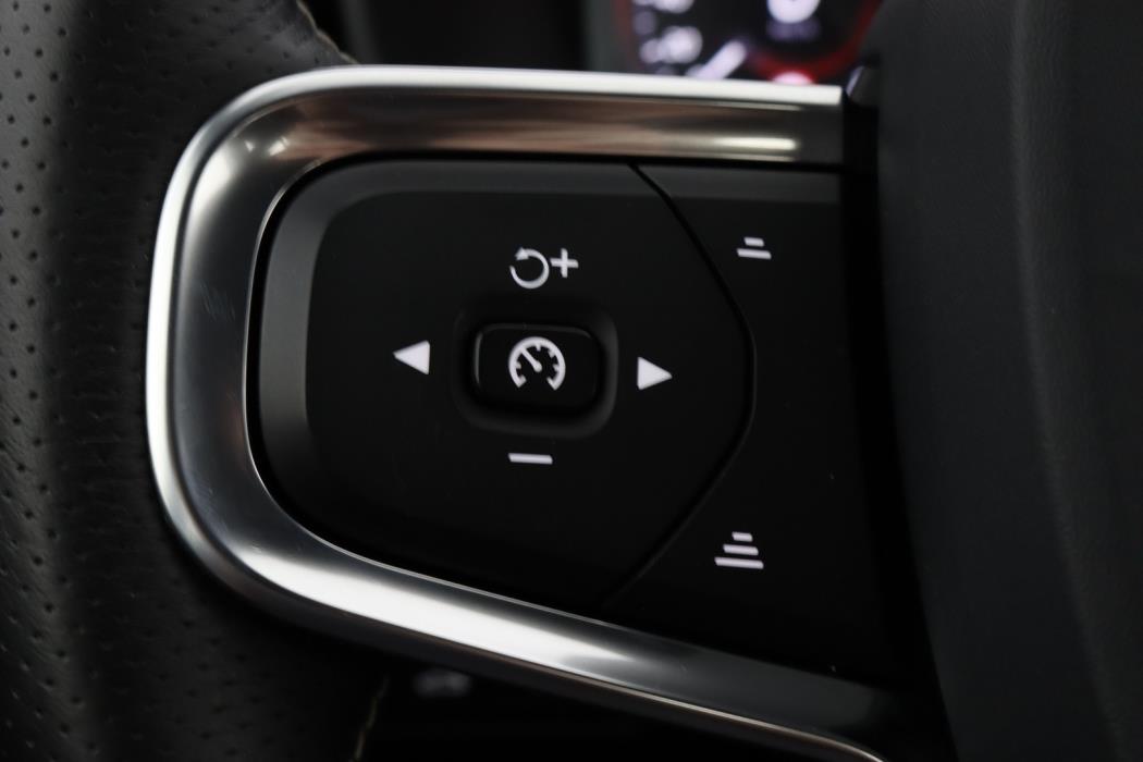 VOLVO XC40 2020